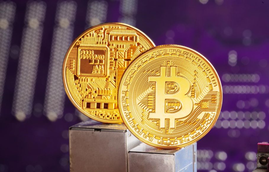 Which is better for investment gold or Bitcoin